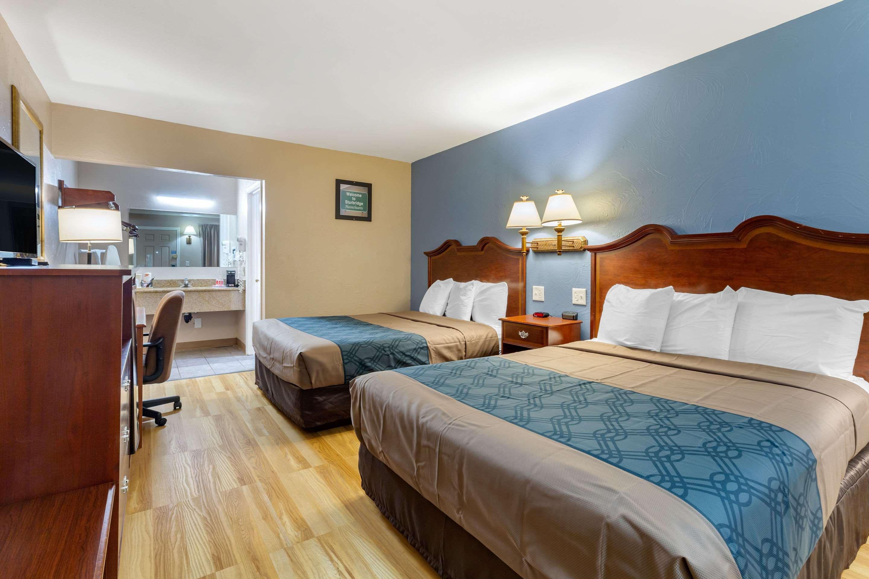 Econo Lodge Sturbridge Route 20 Exterior photo