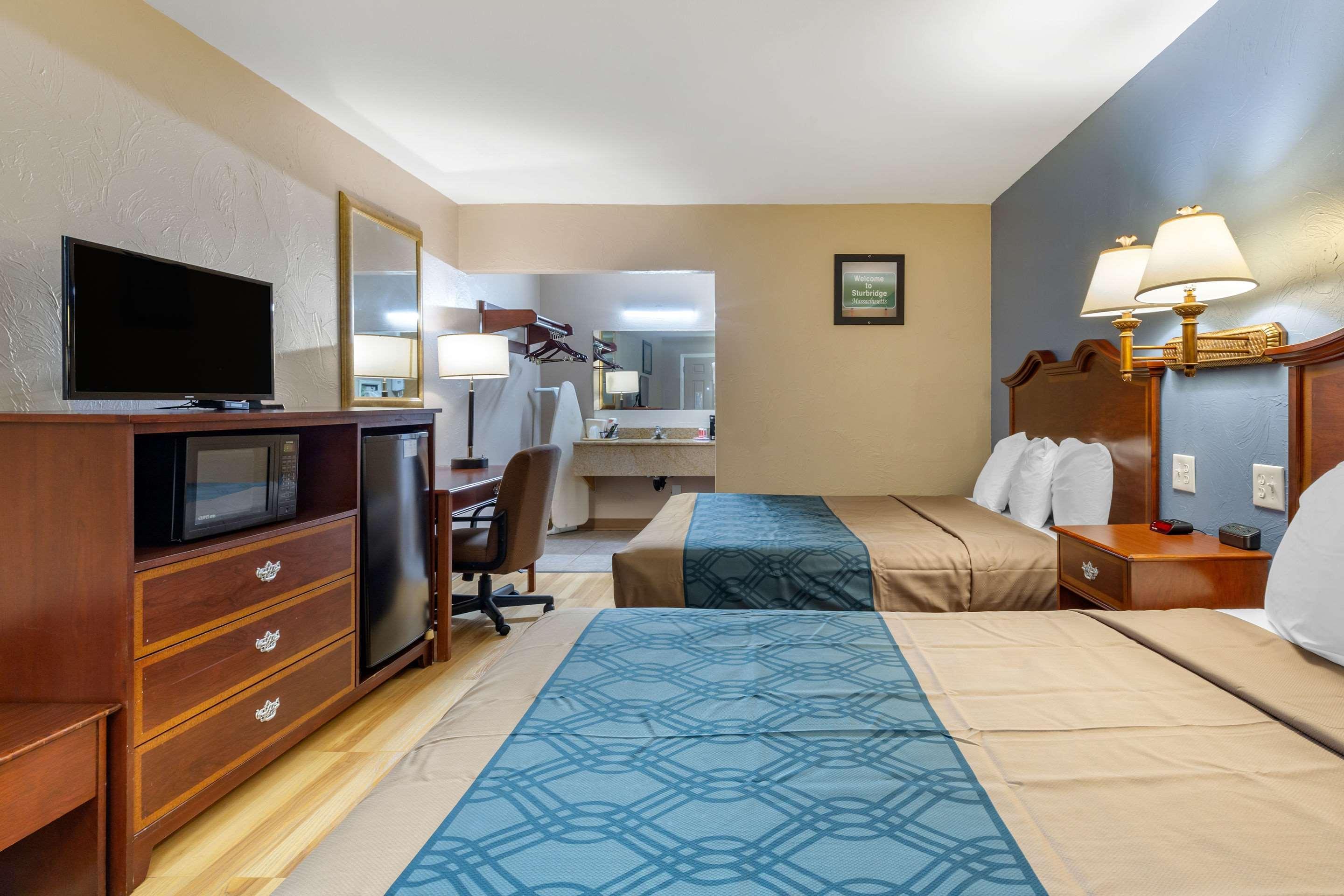 Econo Lodge Sturbridge Route 20 Exterior photo