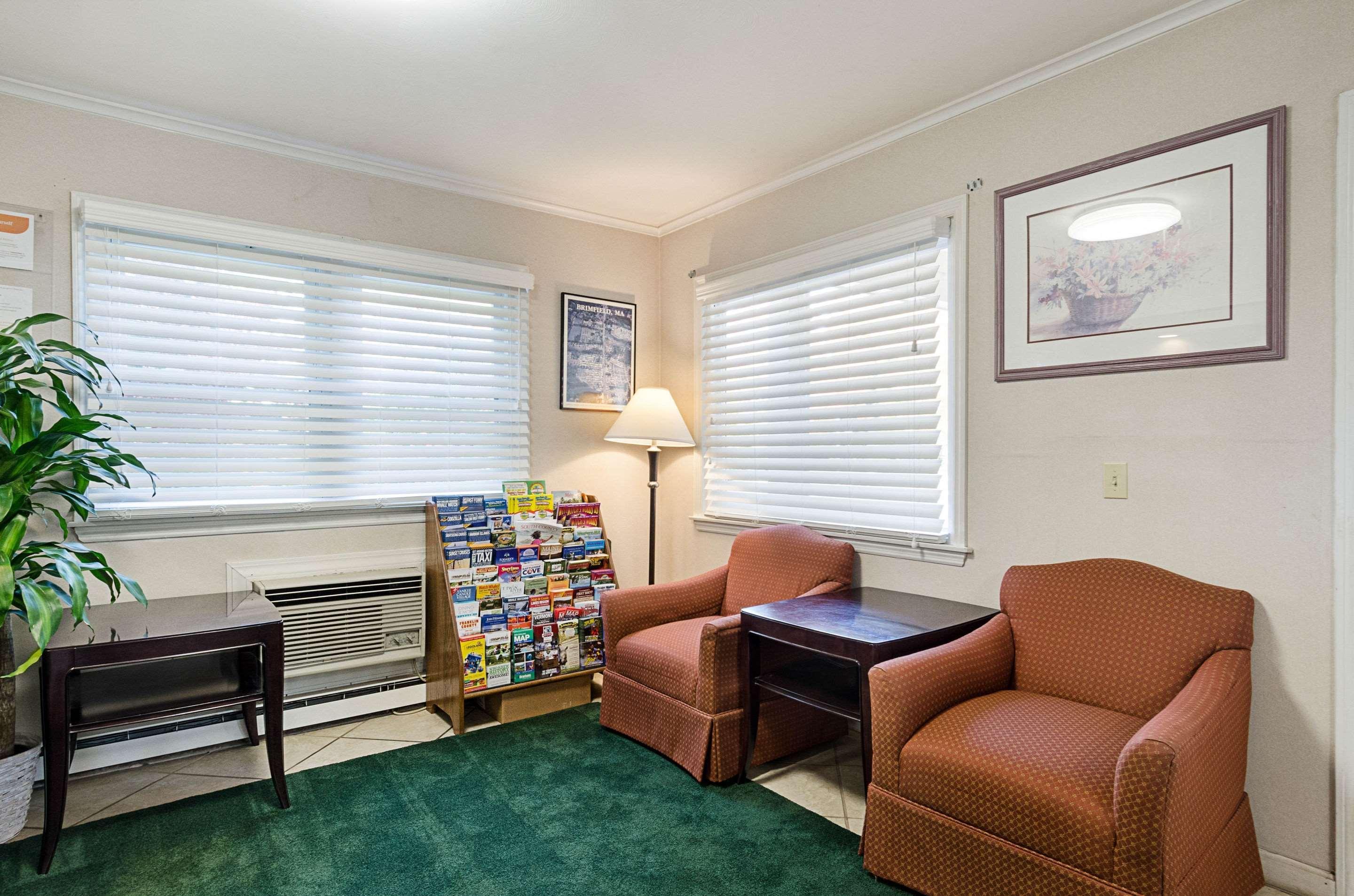 Econo Lodge Sturbridge Route 20 Exterior photo