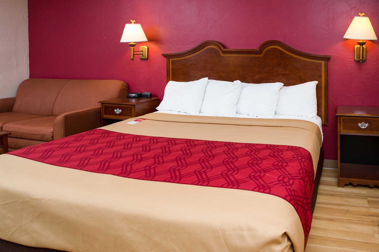 Econo Lodge Sturbridge Route 20 Exterior photo