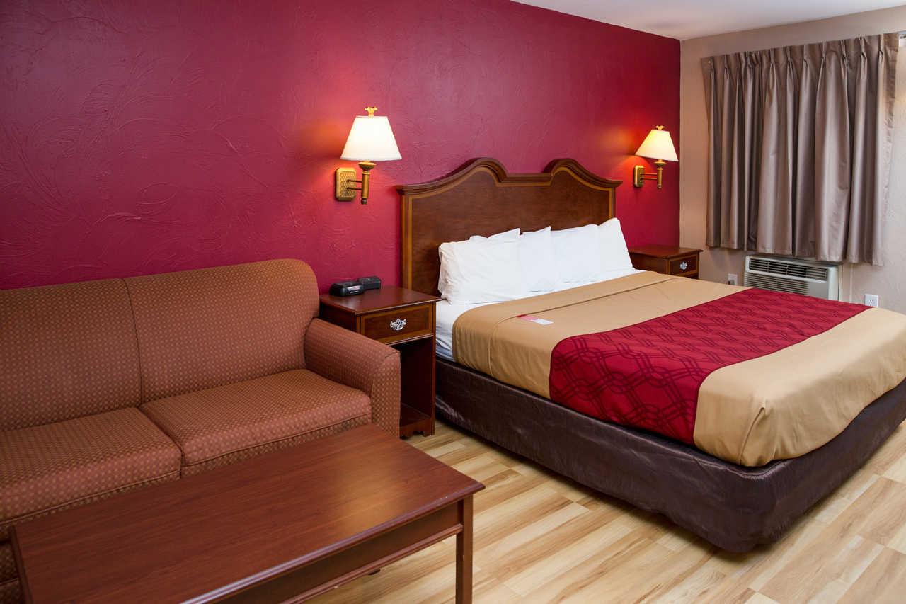 Econo Lodge Sturbridge Route 20 Exterior photo