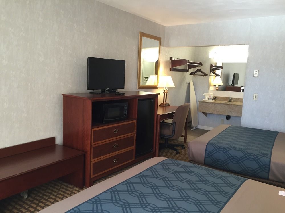 Econo Lodge Sturbridge Route 20 Exterior photo