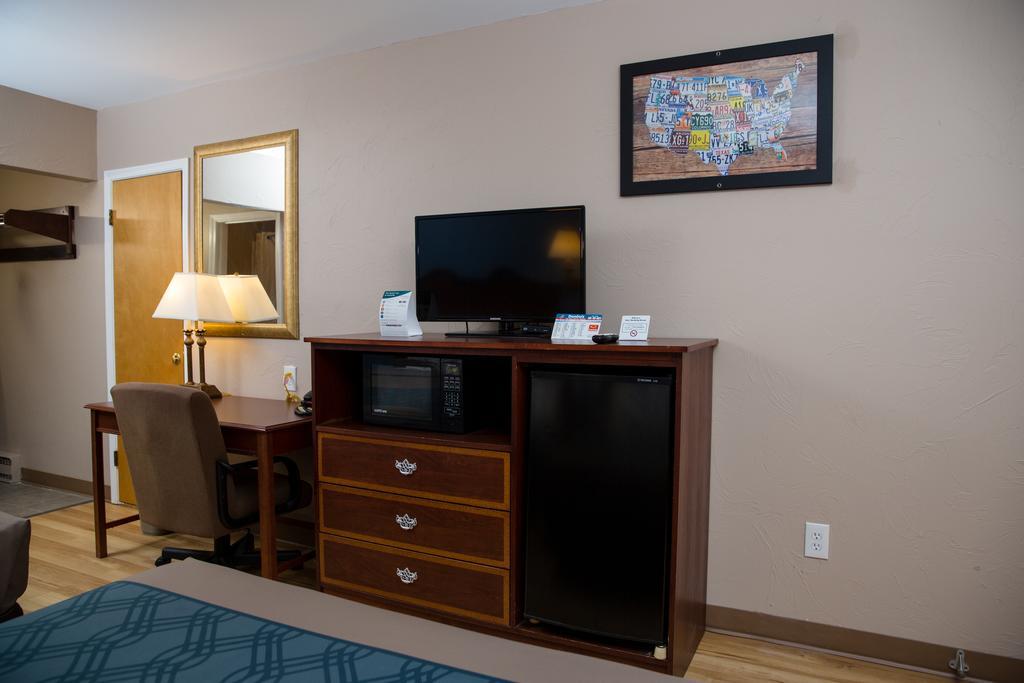Econo Lodge Sturbridge Route 20 Exterior photo