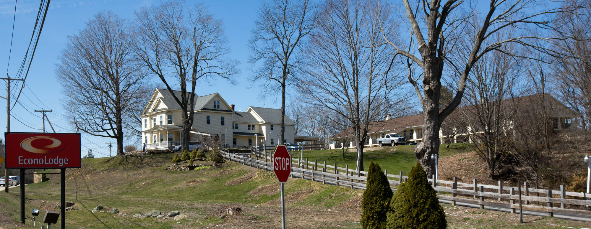 Econo Lodge Sturbridge Route 20 Exterior photo